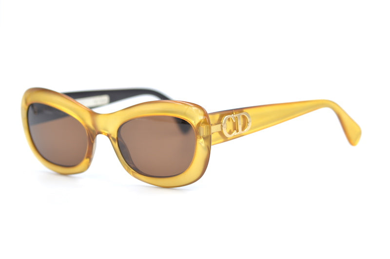 Christian Dior 2974 vintage sunglasses. Dior sunglasses. Women's Dior sunglasses. Gold cat eye sunglasses. Women's designer sunglasses. 