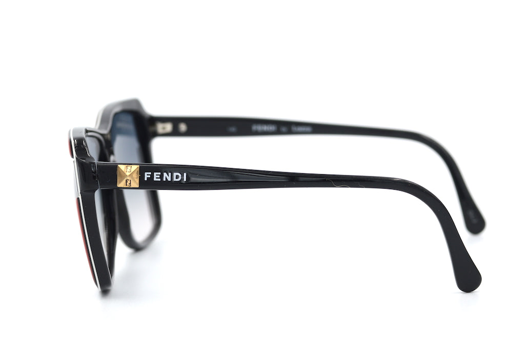 Embolden everyday looks with Fendi's Lei sunglasses. The polished gold-tone  metal is shaped to a razor-sharp cat-eye fram… | Boho fashion, Fendi eyewear,  Sunglasses